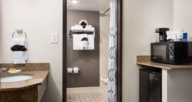 جناح بسرير كينج، Best Western Plus Landmark Inn 4/4