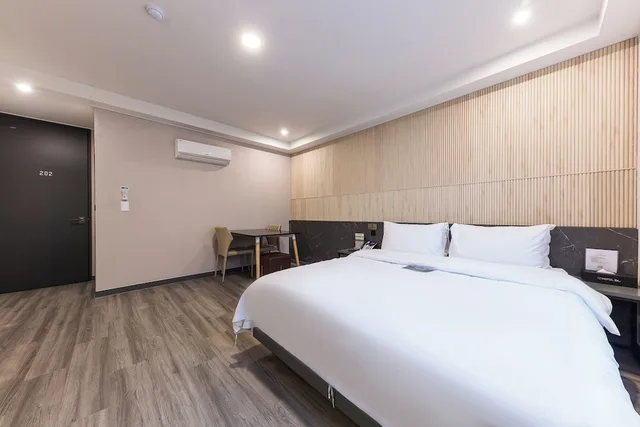 غرفة ملكية بسرير مزدوج، Hotel 24st Urban Brown Seosan Lake Park 2/10