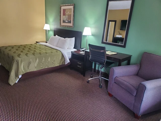 غرفة قياسية بسرير كوين للمدخنين، Quality Inn Andrews, NC 6/9