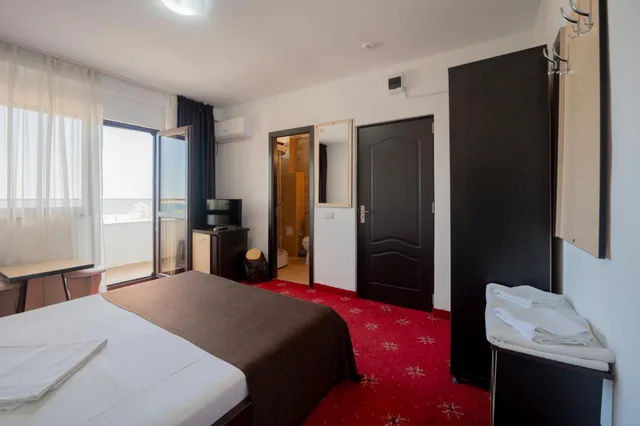 غرفة بسرير مزدوج بإطلالة على البحر، Hotel Coral 1/10