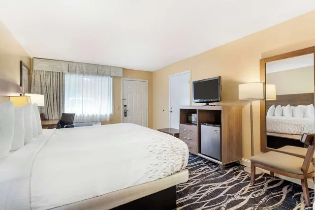 غرفة قياسية بسرير كينج لذوي الإعاقة، Best Western Mountainbrook Inn 1/6