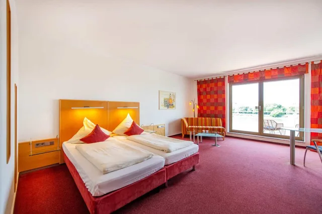 غرفة ديلوكس بسرير مزدوج بإطلالة على النهر بشرفة، Top Cityline Diehl S Hotel Koblenz 2/5
