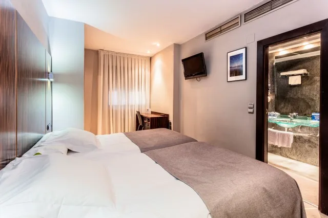 غرفة مفردة بسرير مزدوج، Gran Via 3/10