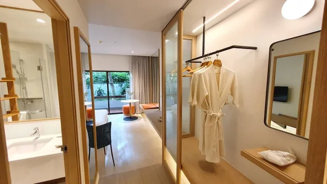 غرفة سوبيريور بسرير كينج بإطلالة على الحديقة، Novotel Rayong Rim Pae Resort 7/9