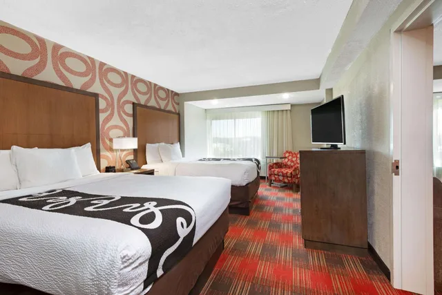 1 Bedroom, Suite, 2 Queen Beds, La Quinta Inn & Suites by Wyndham DC Metro Capital Beltway 1/5