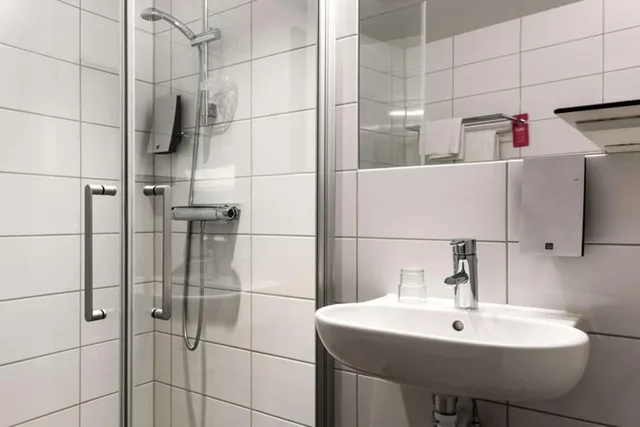 غرفة قياسية بسريرين منفصلين بإطلالة على البحر، Comfort Hotel Goteborg 3/4