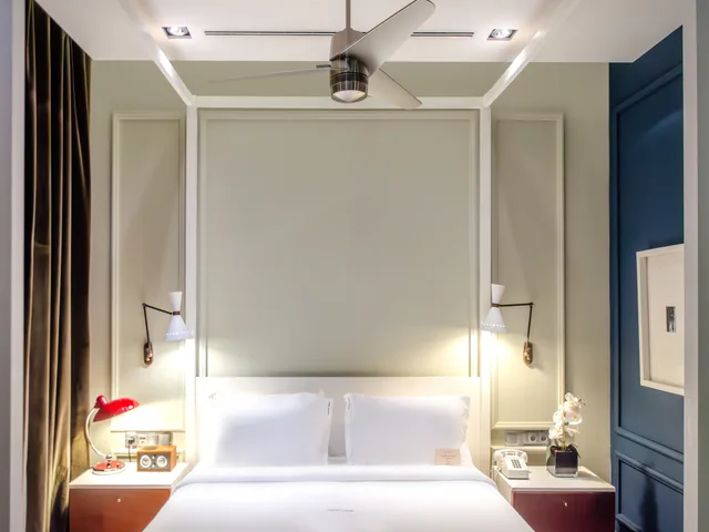 Charming Deluxe، Browns Central Hotel 10/10