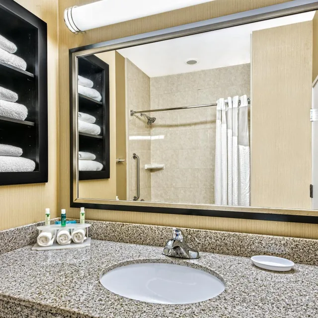 جناح ركني، Holiday Inn Express Suites Cotulla 4/4