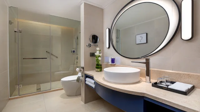 غرفة بريميوم بسرير كينج، voco Guangzhou Shifu, an IHG Hotel 2/2