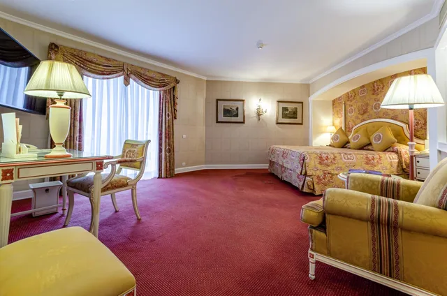 Garden Suite, King Bed، Olissippo Lapa Palace 1/7