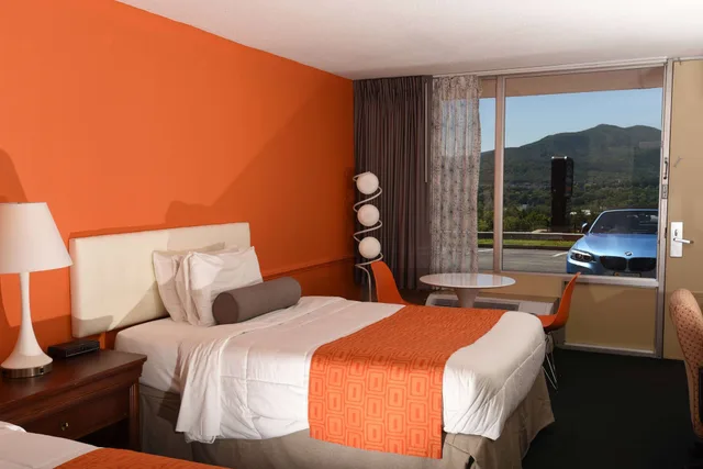 Upgrade, 2 Double Beds، Howard Johnson by Wyndham Salem Hotel & Conference Center 3/4