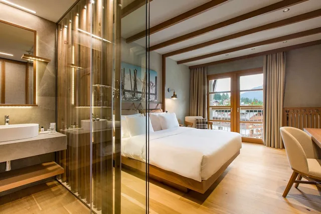 غرفة سوبيريور بسريرين منفصلين بإطلالة على الجبل، Grand Hotel Savoia Cortina d'Ampezzo, A Radisson Collection Hotel 5/9