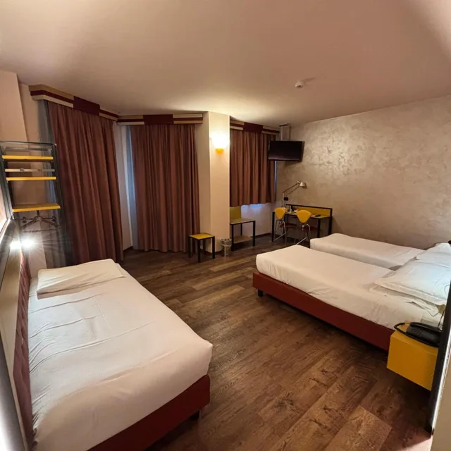 غرفة ثلاثية، Art & Hotel Aeroporto 3/8