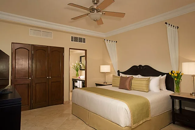 2 Bedrooms, Preferred Club, Master, Family, Suite, 1 King and 2 Double Beds, Ocean Front، Dreams Los Cabos Suites Golf Resort And Spa 1/4