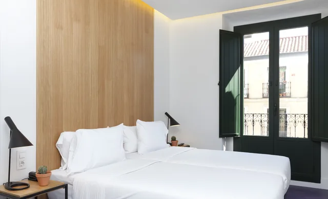 غرفة قياسية بسرير مزدوج أو سريرين منفصلين، HOSTAL BUELTA 7/10