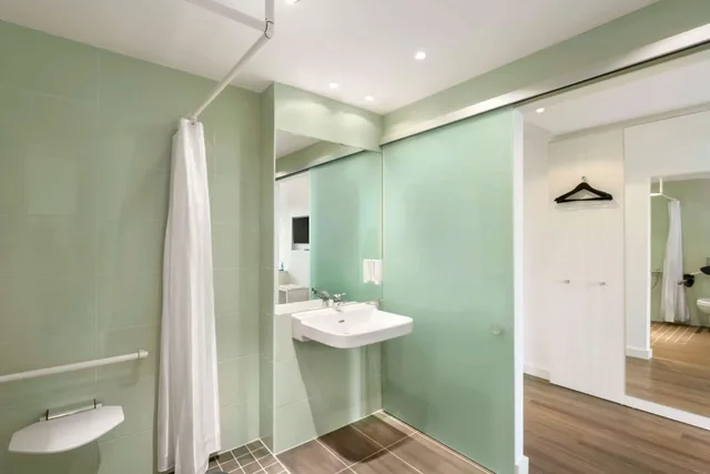 غرفة قياسية بسريرين منفصلين، Super 8 by Wyndham Munich City North 5/5