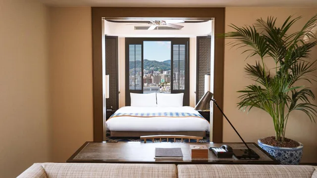 جناح جونيور بسرير كينج في طابق مرتفع، Oriental Hotel 4/7
