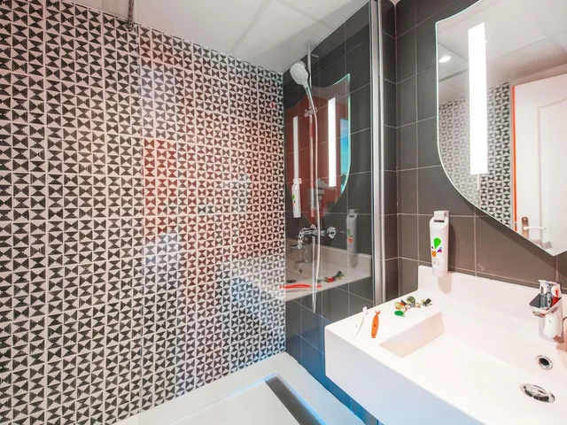غرفة عائلية رباعية بسرير مزدوج مع أريكة، Ibis Styles Carcassonne La Cite 5/8