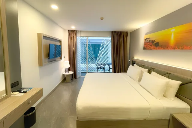 غرفة ديلوكس بسرير كينج بشرفة، Clarian Hotel Beach Patong 6/10