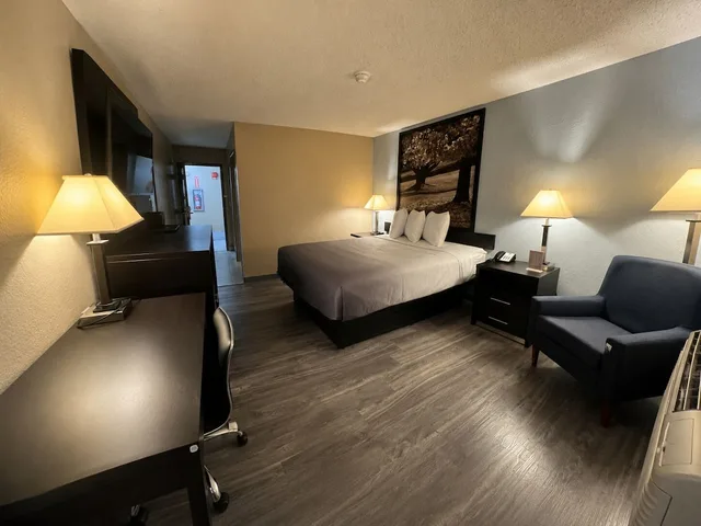 غرفة بسرير كوين لذوي الإعاقة، Super 8 By Wyndham Lexington Park/California Area 4/5