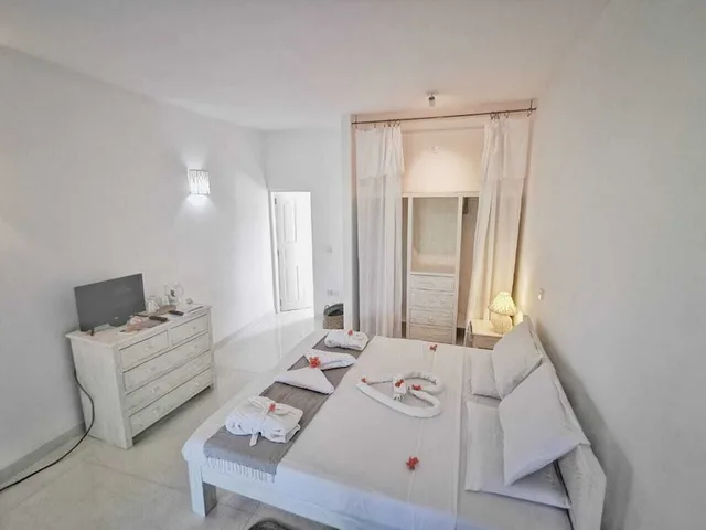 جناح ديلوكس بسرير كوين بإطلالة على الحديقة بغرفة نوم واحدة مع أريكة، Life Resort St.Thomas Royal Palm 4/6