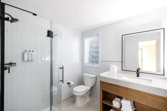 Town House, 1 Queen and 4 Single Beds, 2 Bathrooms, Sofa، Red Jacket Beach Resort Spa 6/10