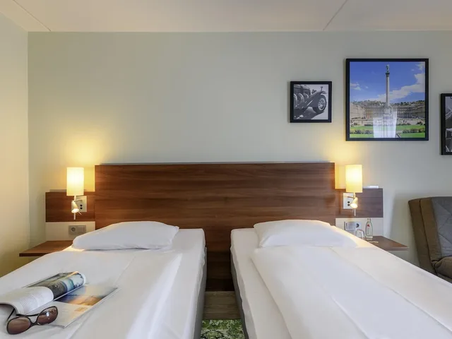 غرفة قياسية بسريرين منفصلين مع أريكة، Mercure Hotel Stuttgart Sindelfingen an der Messe 3/5