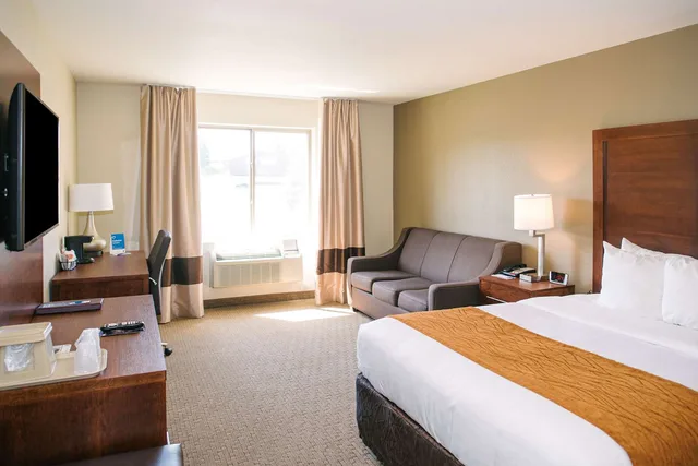 غرفة بسرير كوين لذوي الإعاقة، Comfort Inn & Suites Custer - Crazy Horse Area 1/3