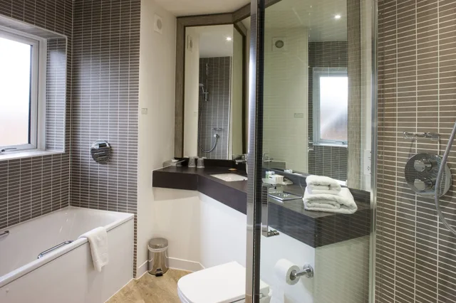 جناح بسرير كينج بشرفة، Holiday Inn Norwich North Hotel 4/5