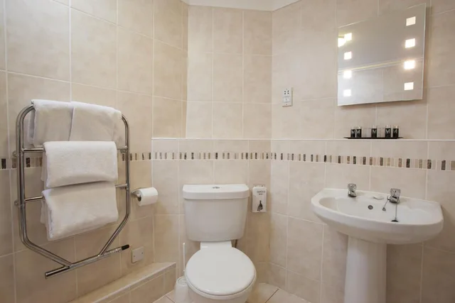 غرفة بسرير مزدوج أو سريرين منفصلين بإطلالة على البحر، Tlh Toorak Hotel 3/3