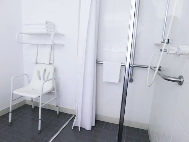 غرفة قياسية بسريرين منفصلين لذوي الإعاقة، Holiday Inn Parramatta 7/7