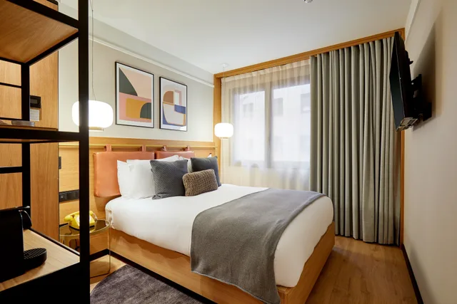 غرفة بسرير كوين، Kimpton Vividora Barcelona 3/4