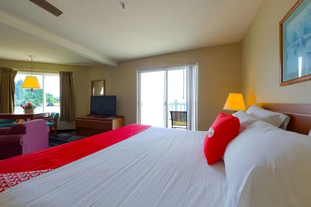 جناح فاخر بسرير كينج بإطلالة على البحر بحوض جاكوزي، Siletz Bay Beachfront Hotel by OYO Lincoln City 4/10