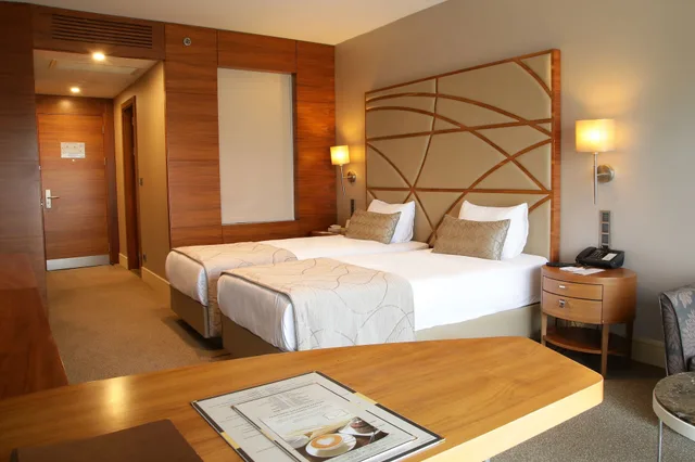 غرفة سوبيريور بسريرين منفصلين بإطلالة جزئية على البحر، Cevahir Hotel Istanbul Asia 3/3