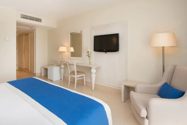 غرفة بسريرين منفصلين وسرير كينج بإطلالة على البحر، Iberostar Selection Diar El Andalous 4/8