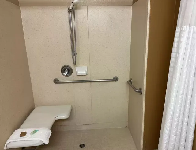 جناح بسرير كوين لذوي الإعاقة، MainStay Suites Las Vegas Convention Center 3/3