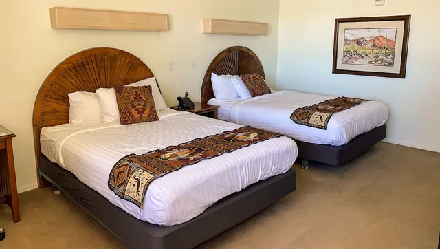 Deluxe, 2 Queen Beds, Accessible, Ticaboo Lodge Lake Powell 3/9