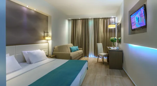 غرفة بسرير مزدوج بإطلالة على البحر، Cosmopolitan Hotel And Spa 1/10