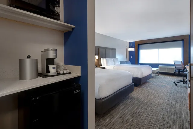Suite, 2 Queen Beds, Sofa, Holiday Inn Express & Suites Ann Arbor - University South 8/8