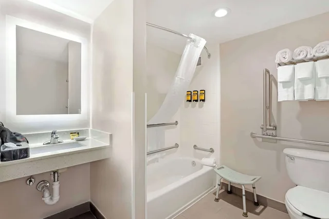 Standard, 2 Queen Beds, Accessible, Best Western Plus Fairfield Hotel 4/4