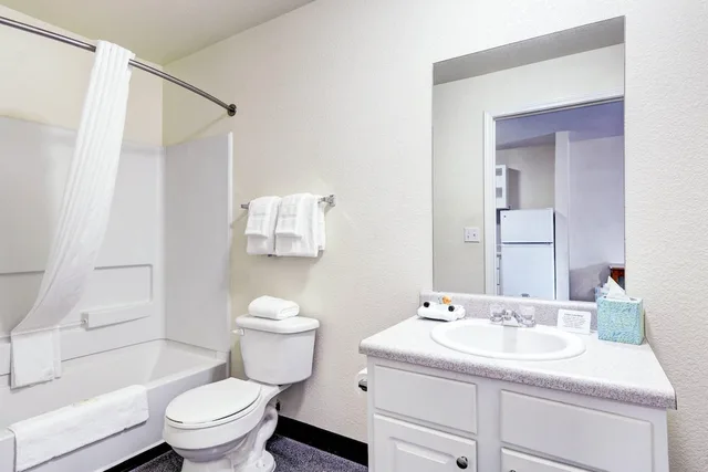 غرفة قياسية بسرير كينج، Suburban Studios Westminster Denver North 7/10