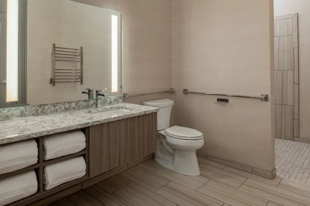 غرفة سيغنتشر بسرير كوين بإطلالة على الفناء لذوي الإعاقة، Harlow Hotel 3/3