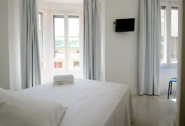 غرفة بسرير مزدوج، Dingdong Express Hostel 2/10