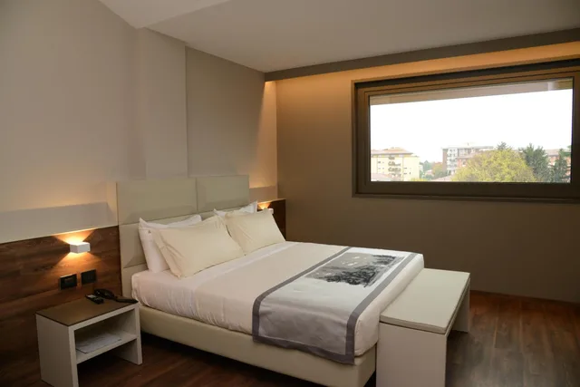 جناح جونيور، Albergo Roma, Bw Signature Collection 3/10