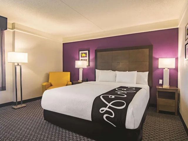 غرفة بسرير كينج، La Quinta Inn And Suites By Wyndham Oklahoma City Norman 2/3