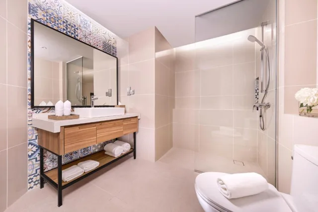 غرفة عائلية بشرفة مفردة بسرير كينج، M Social Resort Penang 2/2