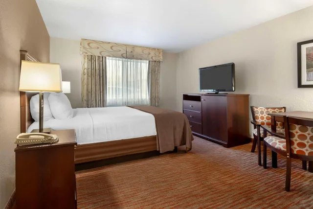 غرفة، Best Western Plus Concord Inn 2/6