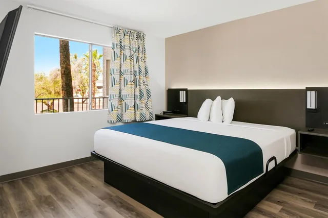 غرفة بسرير كينج لذوي الإعاقة، Motel6 Tempe, AZ – Elliot Road 1/3