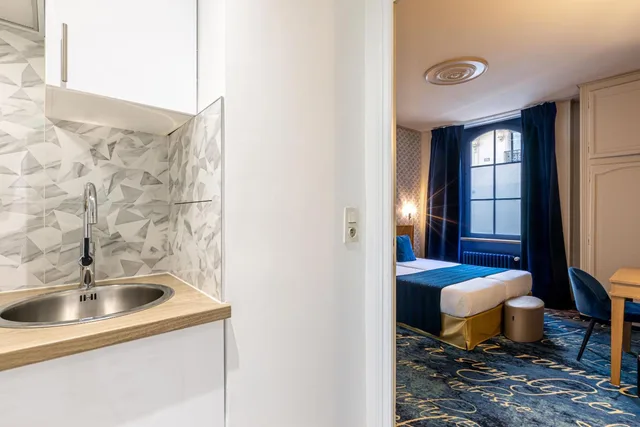 غرفة قياسية بمطبخ صغير، Hotel Romance Malesherbes By Patrick Hayat Formerly Romance Malesherbes 6/10
