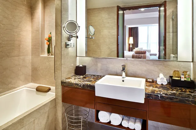 جناح بسرير كينج بإطلالة على النهر بغرفة نوم واحدة بمنطقة جلوس، CROWNE PLAZA ZHENJIANG 7/9